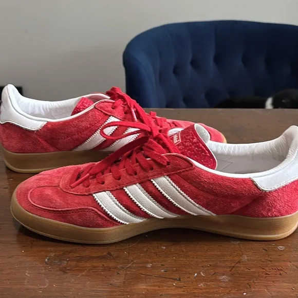 Adidas GAZELLE INDOOR SHOES- Better Scarlet / Cloud White / Gum Men’s Size 8.5 - Picture 3 of 6